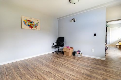 310 Roosevelt Dr, Seymour CT 06478-1738 exterior