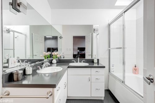 2743 Greenview Ave, Chicago IL 60657-4007 exterior