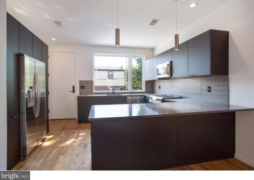 2106 Ellsworth St, Philadelphia PA 19146-2419 exterior