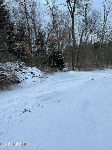 1531 Bender Rd, Middlevle MI 49333-9259 exterior