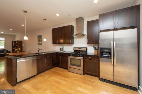 213 Green St, Philadelphia PA exterior