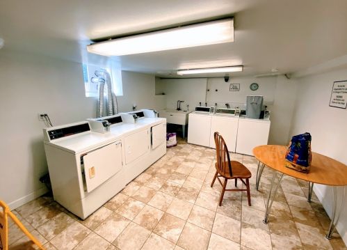 3933 Clarendon Ave, Chicago IL  60613-3222 exterior