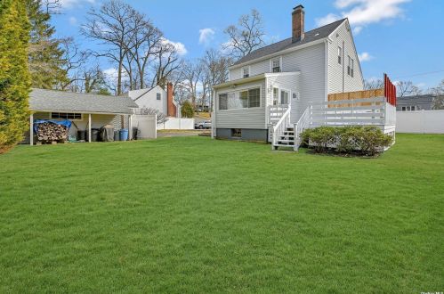 61 21 St, Huntington Station NY 11746-3259 exterior