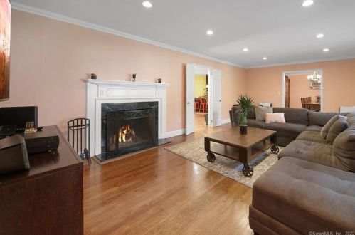 148 Norwalk Rd, Norwalk CT 06850-4406 exterior