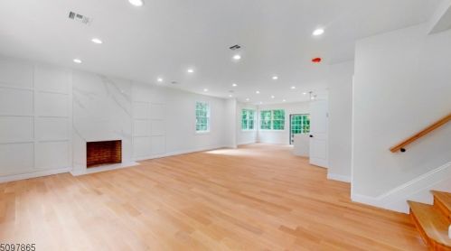 21 Fieldstone Dr, Livingston NJ  07039-3308 exterior