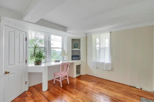 64 Prospect Ave, Valhalla NY 10595-1925 exterior