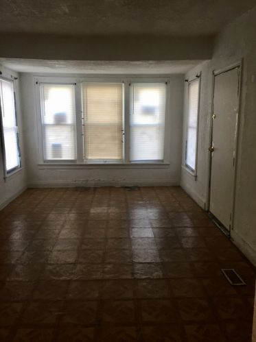 5735 Hoyne Ave, Chicago, IL 60636-1522