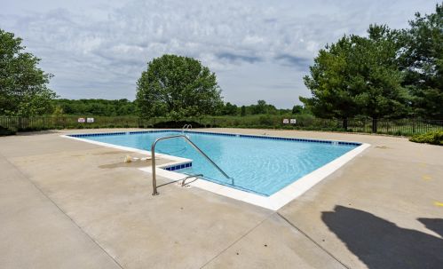 8690 Oakland Hl Cir, Kalamazoo MI 49024-5298 exterior