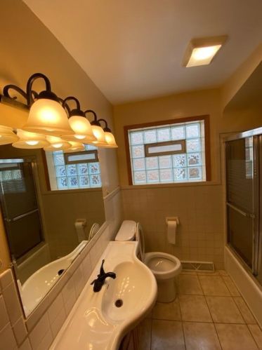 6129 Mcvicker Ave, Chicago IL 60638-4325 exterior