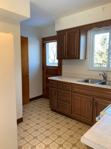 1295 Morrow Rd, Pittsburgh, PA 15241-3501