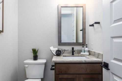 555 Mystic Pkwy, Spring Branch TX 78070-5267 exterior