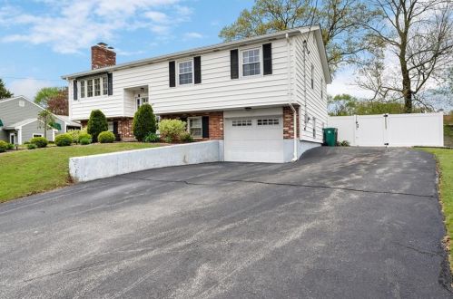 89 Ridge St, Woonsocket, RI 02895-3630