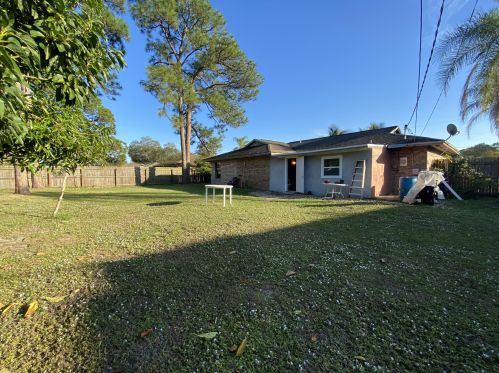 1261 Sudder Ave, Fort Pierce FL 34953-1422 exterior