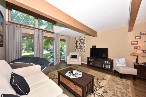 5690 27th St, Milwaukee, WI 53221-4108