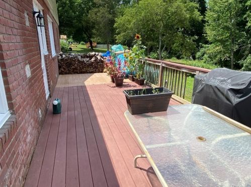 17 Pleasant Vw Rd, Poughkeepsie NY exterior