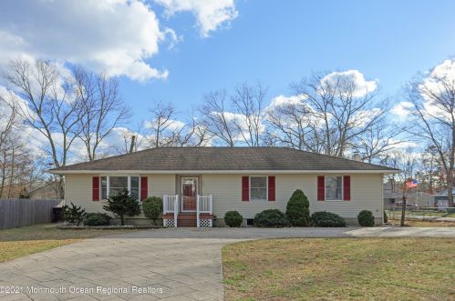 305 Brick Ave, Berkeley Township, NJ 08721-3208