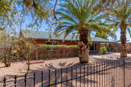 5418 Hawthorne St, Tucson, AZ 85711-1323