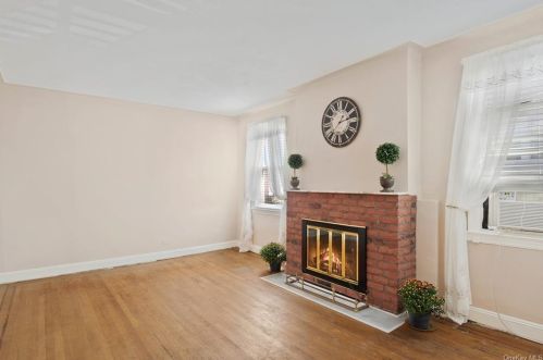 2320 Tenbroeck Ave, Bronx NY 10469-5308 exterior