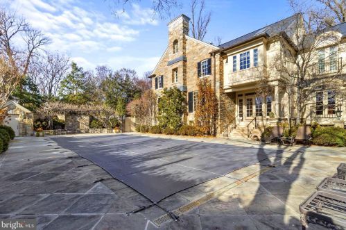 3005 45th St, Washington DC 20016-3528 exterior