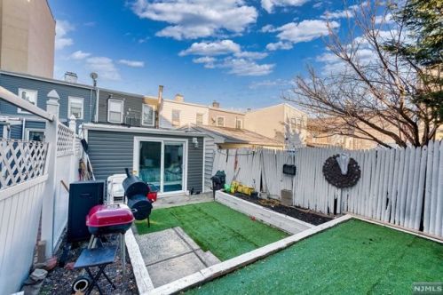 161 St, Union City NJ 07087-5439 exterior