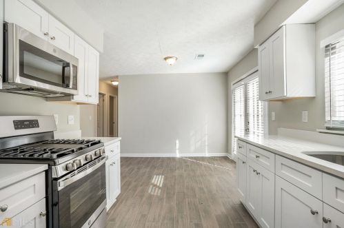 972 Timbervale Ln, Lithonia GA  30058-6010 exterior