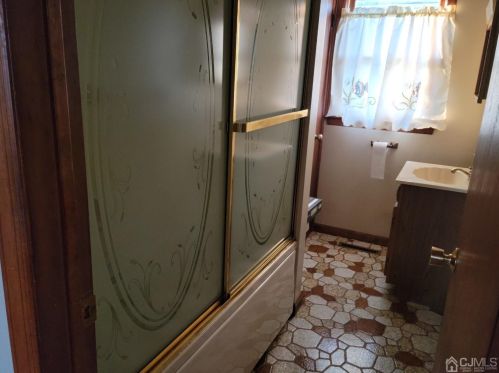 10 Hillcrest Ave, Iselin NJ 08830-1648 exterior