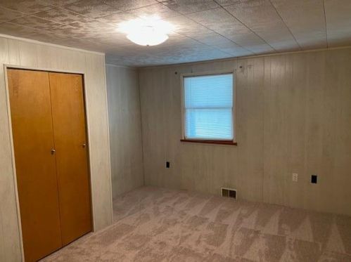 64 Race St, Manor PA 15665-1609 exterior