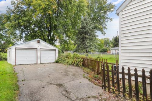 1514 Sheridan Dr, Madison, WI 53704-3834