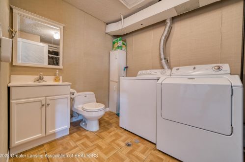 2444 Burcham Dr, East Lansing MI 48823-7246 exterior