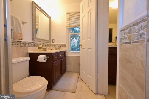 17218 Amity Dr, Rockville MD 20855-2578 exterior