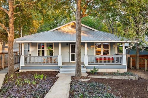 1121 Delano St, Austin TX 78721 exterior