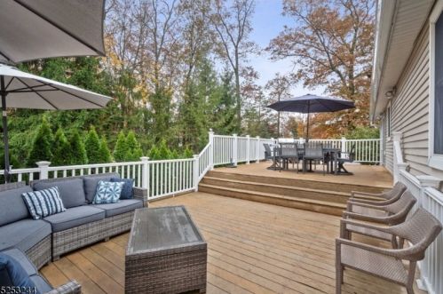 41 Cutter Dr, East Hanover NJ  07936-3047 exterior