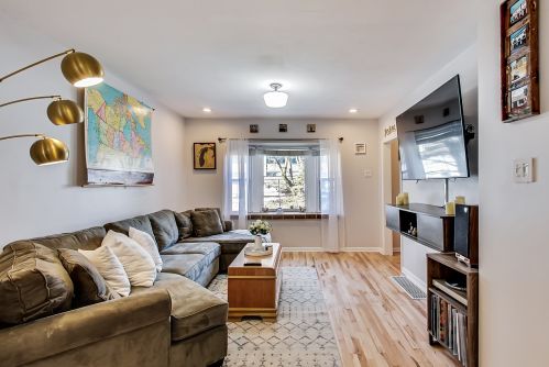 3823 Ravenswood Ave, Chicago IL 60660-2320 exterior