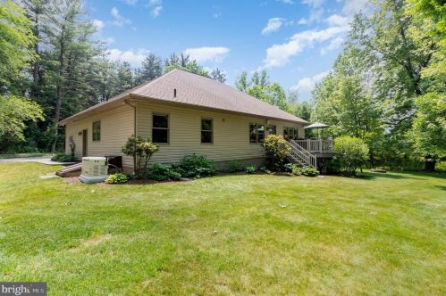 7136 Un Deposit Rd, Hummelstown PA 17036-9505 exterior