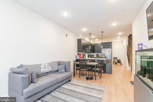 1958 8th St, Philadelphia PA 19122-2023 exterior