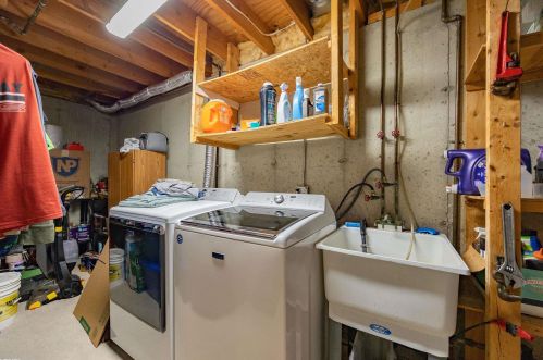 4253 Arbour Dr, Walled Lake MI 48390-4102 exterior