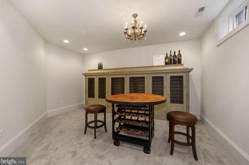 1493 Evans Farm Dr, Mc Lean VA 22101-5656 exterior