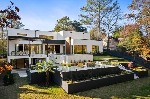 4645 Lake Forrest Dr, Atlanta GA  30342-2537 exterior