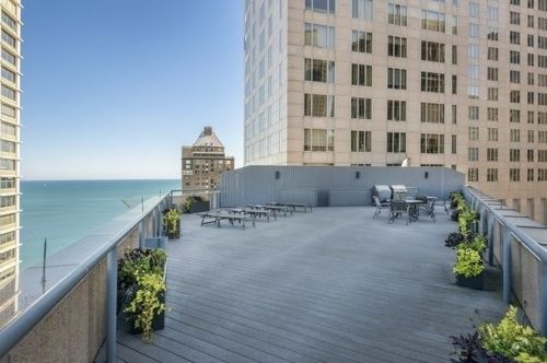 950 Michigan Ave, Chicago IL  60605-2201 exterior