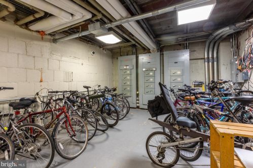 2515 K St, Washington DC  20037-2012 exterior