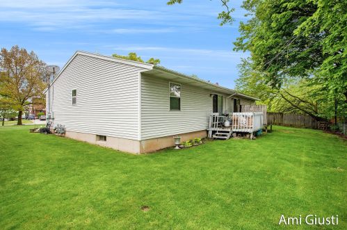 1900 Burton St, Grand Rapids, MI 49506-4620