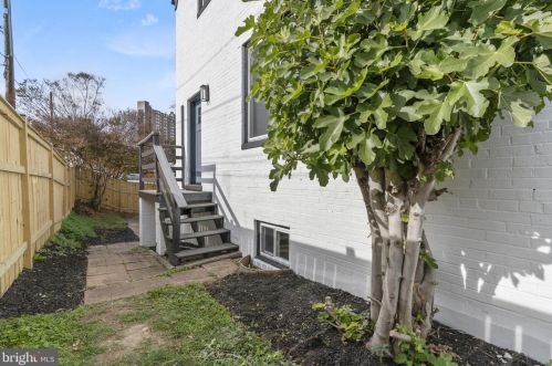 10 Taylor Run Pkwy, Alexandria VA 22314-4978 exterior