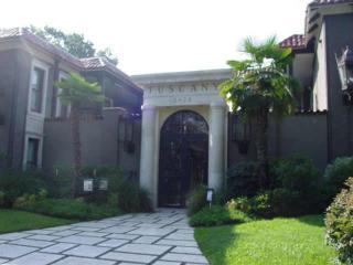 5908 Sandhurst Ln, Dallas TX  75206-4752 exterior