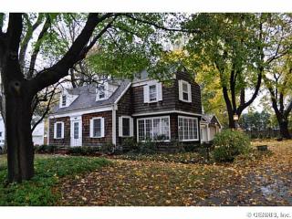 269 Winfield Rd, Rochester, NY 14622-2216