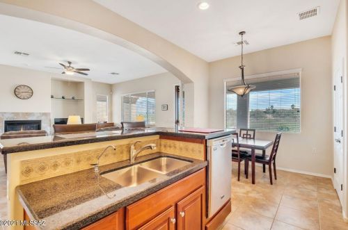 1831 Placita Canoa Azul, Green Valley AZ 85622-8079 exterior