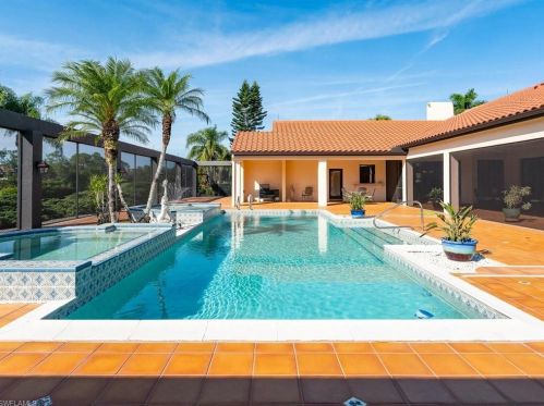 4724 Oak Leaf Dr, Naples FL 34119-8575 exterior