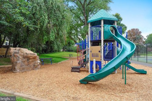 917 Northwest Dr, Silver Spring MD  20901-1435 exterior