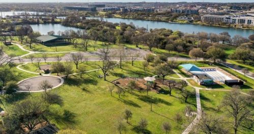 33 Chalmers Ave, Austin TX 78702-5441 exterior