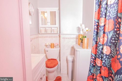 537 Godfrey Ave, Philadelphia PA 19126-3834 exterior