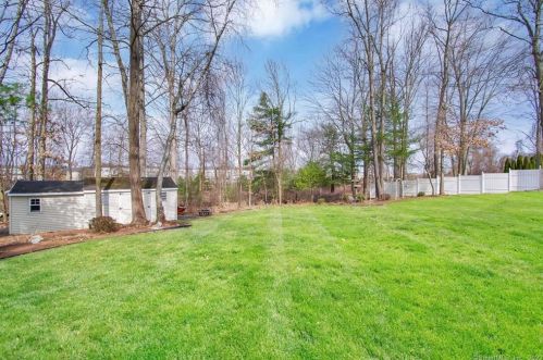 51 Berrios Hl Rd, Windsor CT 06095-1003 exterior